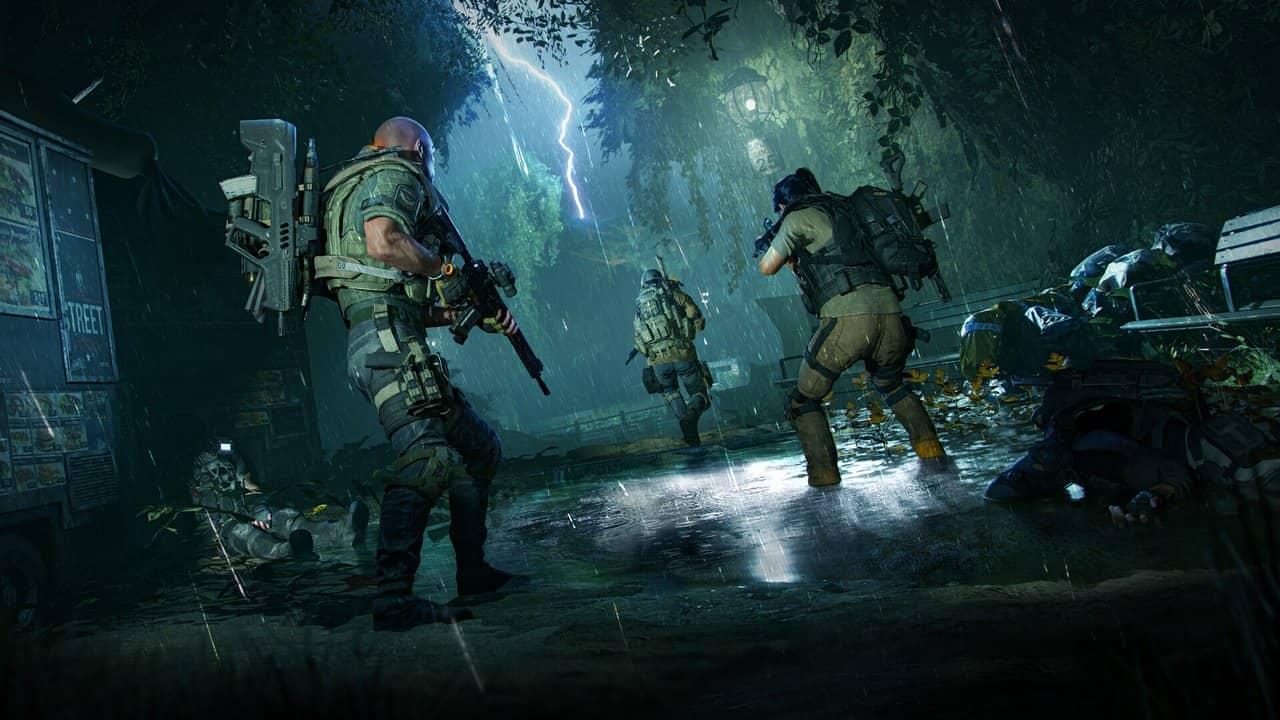 A squad of agents moving through an overgrown park in The Division 2 Echoes of Central Park